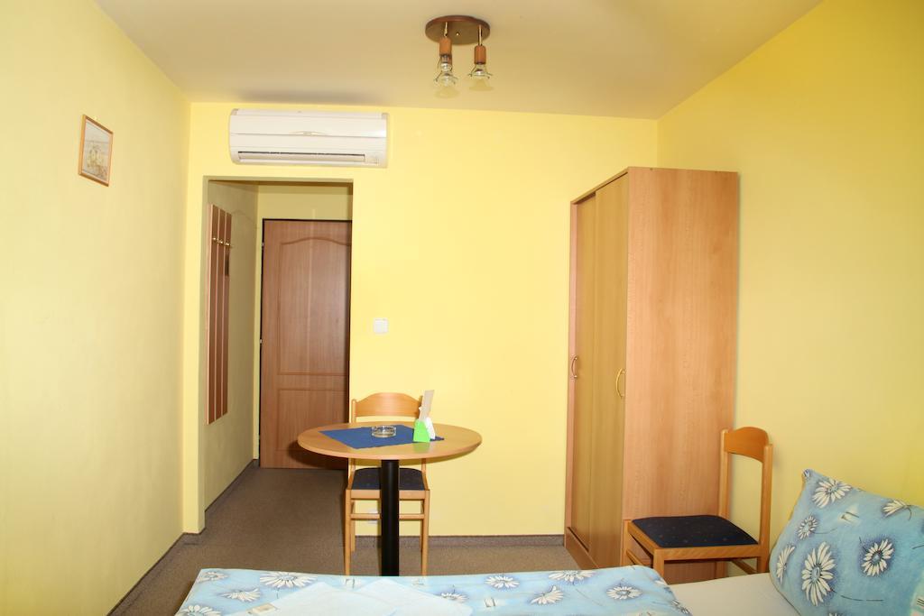 Mondeo Prague Room photo