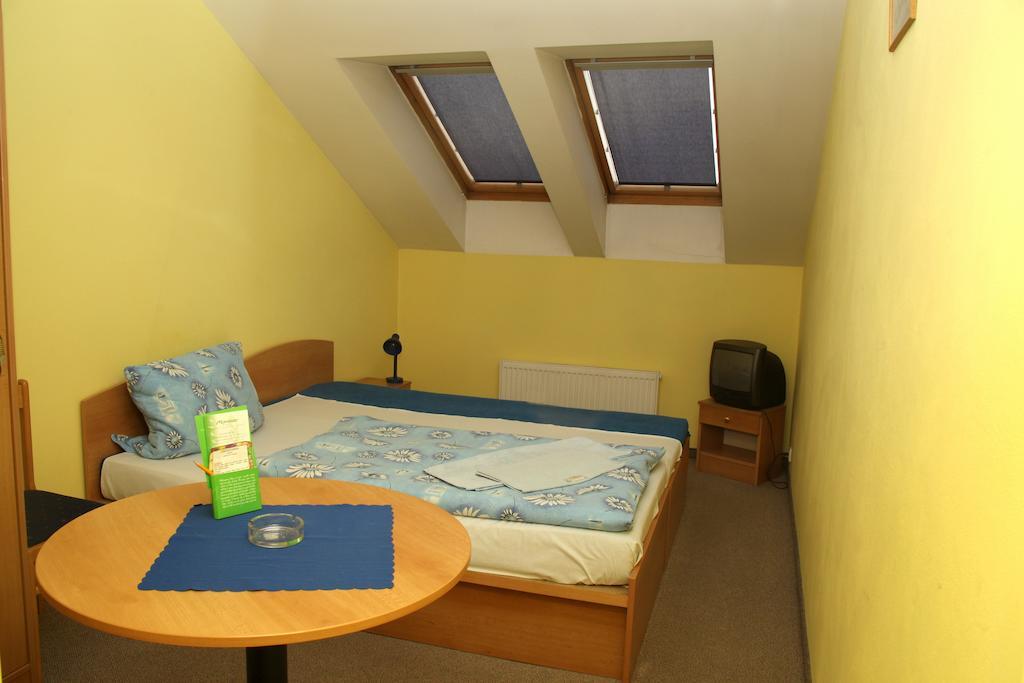 Mondeo Prague Room photo